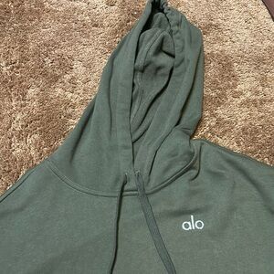 NWT ALO ACCOLADE HODDIE IN DARK OLIVE SIZE S
